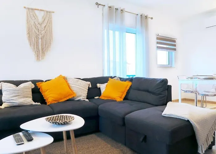 Albufeira Central Apartment, 10 Mins Walk To Beach