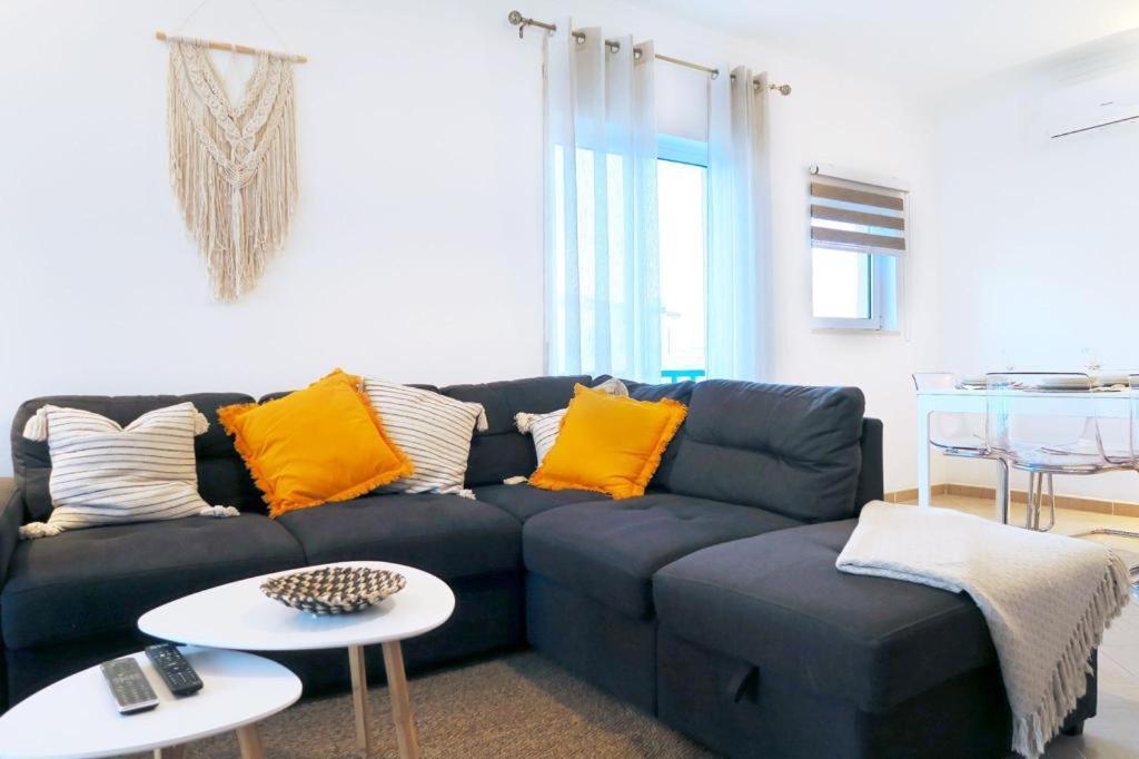 Apartment, 10 Mins Walk To * Albufeira