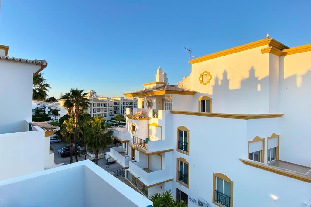Apartment, 10 Mins Walk To
